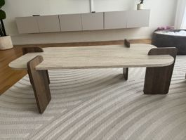 Couchtisch Steinoptik mit Holzbeinen guter Zustand