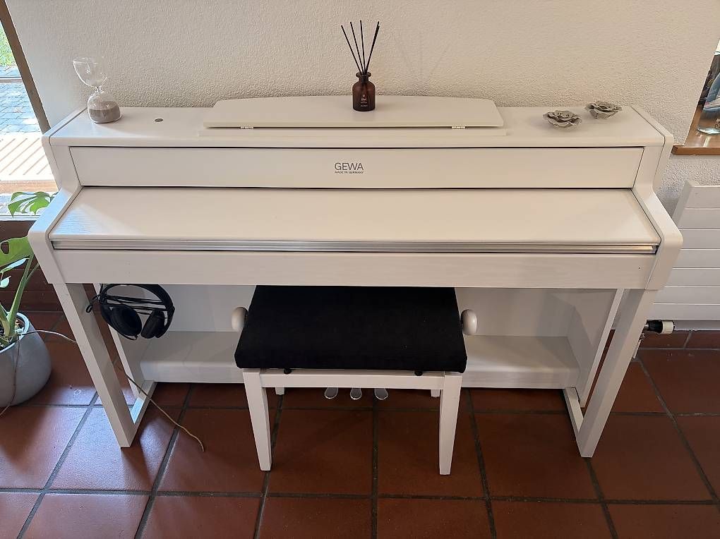Instruments de musique: GEWA Digitalpiano UP-385 Weiss matt – D'occasion à Wädenswil par nin_6gkh 2