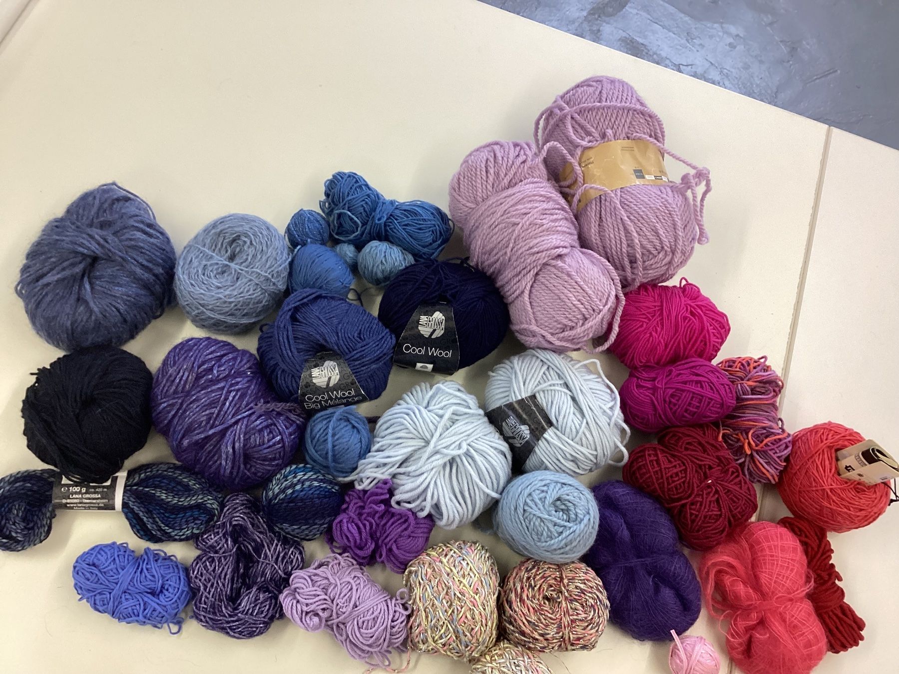 Laine: Wollpaket blau rosa – D'occasion à Zürich par orella79