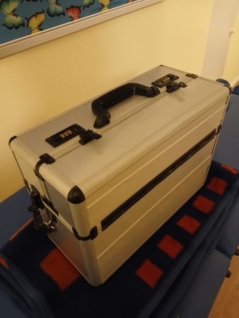 Aluminiumkoffer mit Zahlenschloss