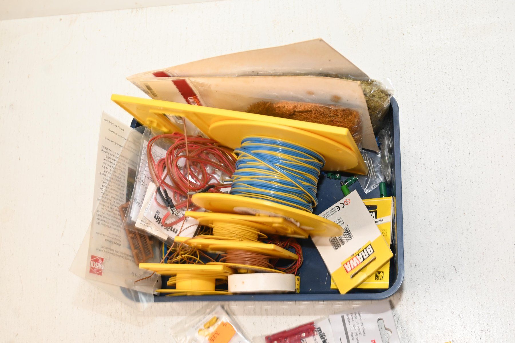 Modellini di ferrovie: Konvolut Modellbau Stecker + Kabel HO – Usato da Laupen ZH venduto da Zmoewe 3