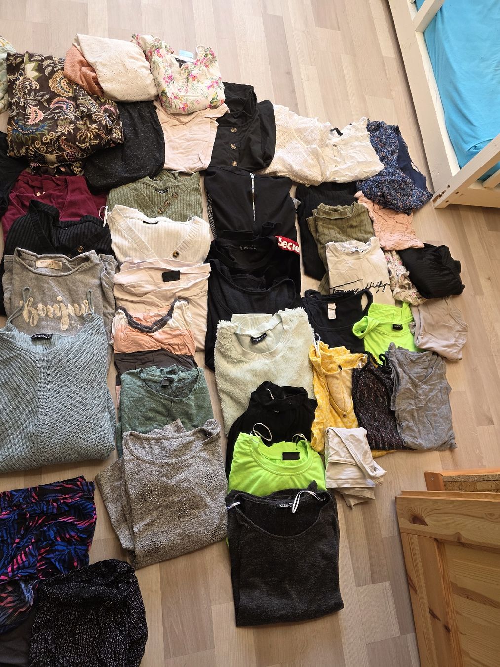 Lotti di vestiti: 50 Teile Grösse 48 / XXL – Usato da St. Peterzell venduto da upcycling_ 4