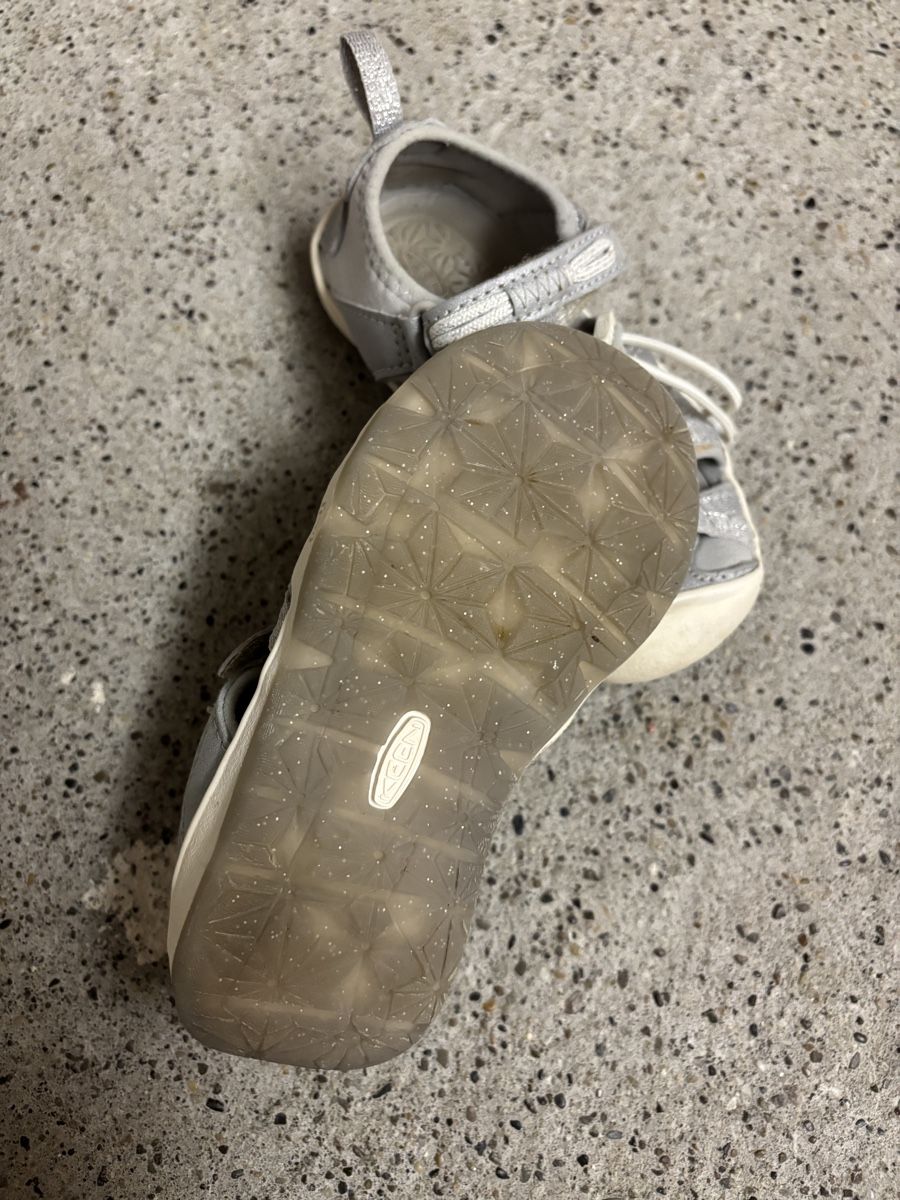 Keen Scarpe per ragazze: Sandalen KEEN Grösse 24, Silber – Usato da Büren an der Aare venduto da Nikito2001 4