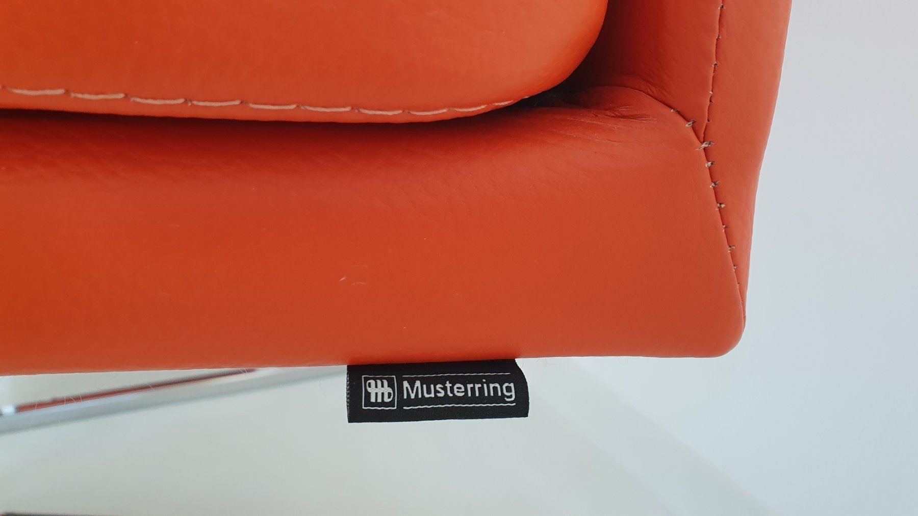 Musterring Sedie: Acht freche, orange Echtleder-Stühle – Usato da Jona venduto da Lucie.P 1