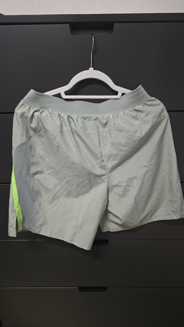 Under Armour Pantaloni: Under Armour Shorts Sport – Nuovo (secondo la descrizione) da Rothrist venduto da adniramadani21 1