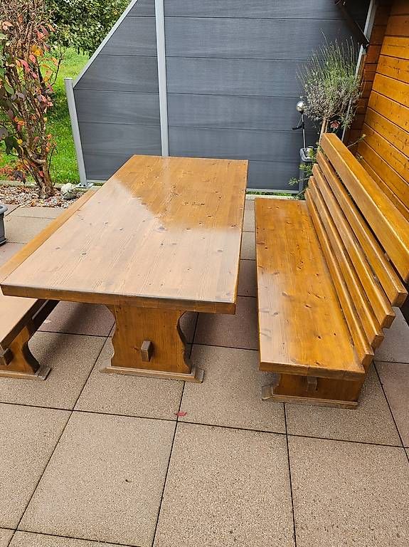 Set di tavolo e panche: Gartentisch mit Bänken aus Holz – Usato da Hellikon venduto da Dilara8 1