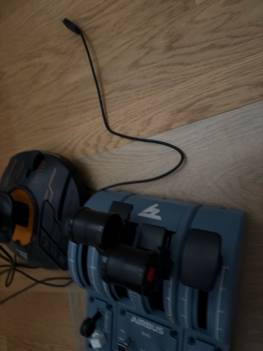 Thrustmaster Manettes: Thrustmaster Tca Quadrant und thrustmaster Joystick – D'occasion à Lausen par EricXu 2