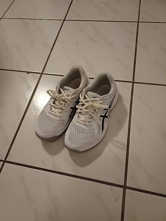 Scarpe per ragazzi: Asics Hallenturnschuhe Gr. 35.5 – Usato da Gelterkinden venduto da tho_8vtv 1