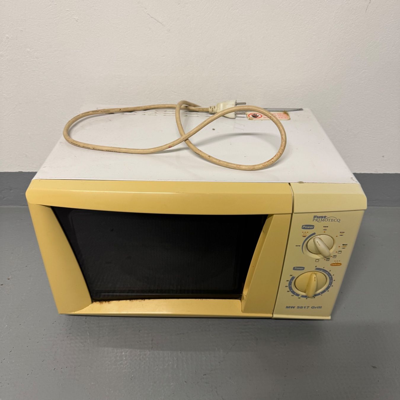 Primotecq Fours: Micro-ondes [Fust Primotecq] – D'occasion à La Chaux-de-Fonds par _x.c_4