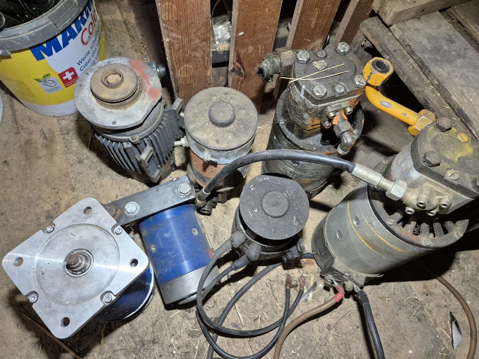 Accessori per altri veicoli: Hydraulik Pumpe Elektromotor Seilwinde Motor – Usato da Escholzmatt venduto da tinutechag