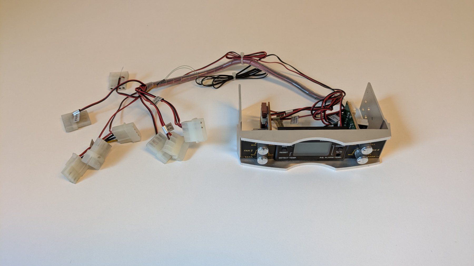 Thermaltake Elektronikbauteile: Thermaltake Lüftersteuerung, 4-Kanal Fan Controller – Gebraucht aus Menziken von mame18