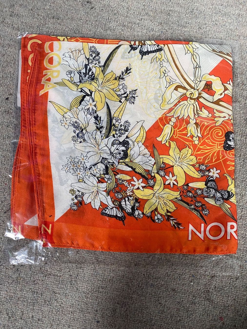 Foulard & Sciarpe: Foulard orange – Nuovo e nell'imballaggio originale da Altendorf venduto da am9j_nt 1