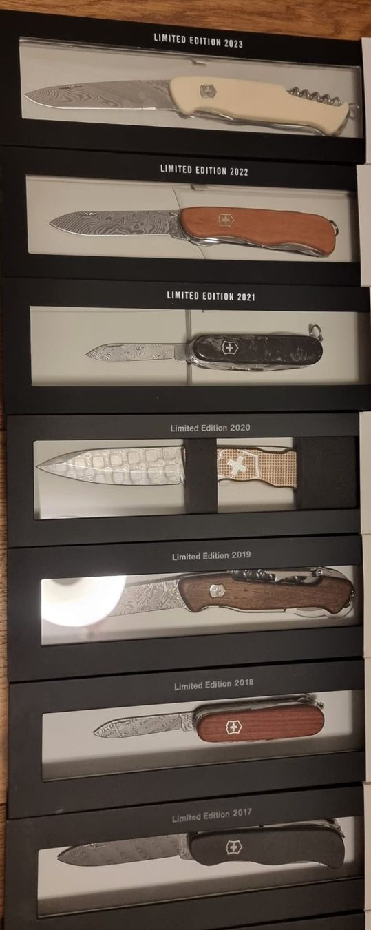 Victorinox Coltelli tascabile: Sammlung Victorinox Damast 2010 - 2023 – Nuovo e nell'imballaggio originale da Unterägeri venduto da Albi1975 2