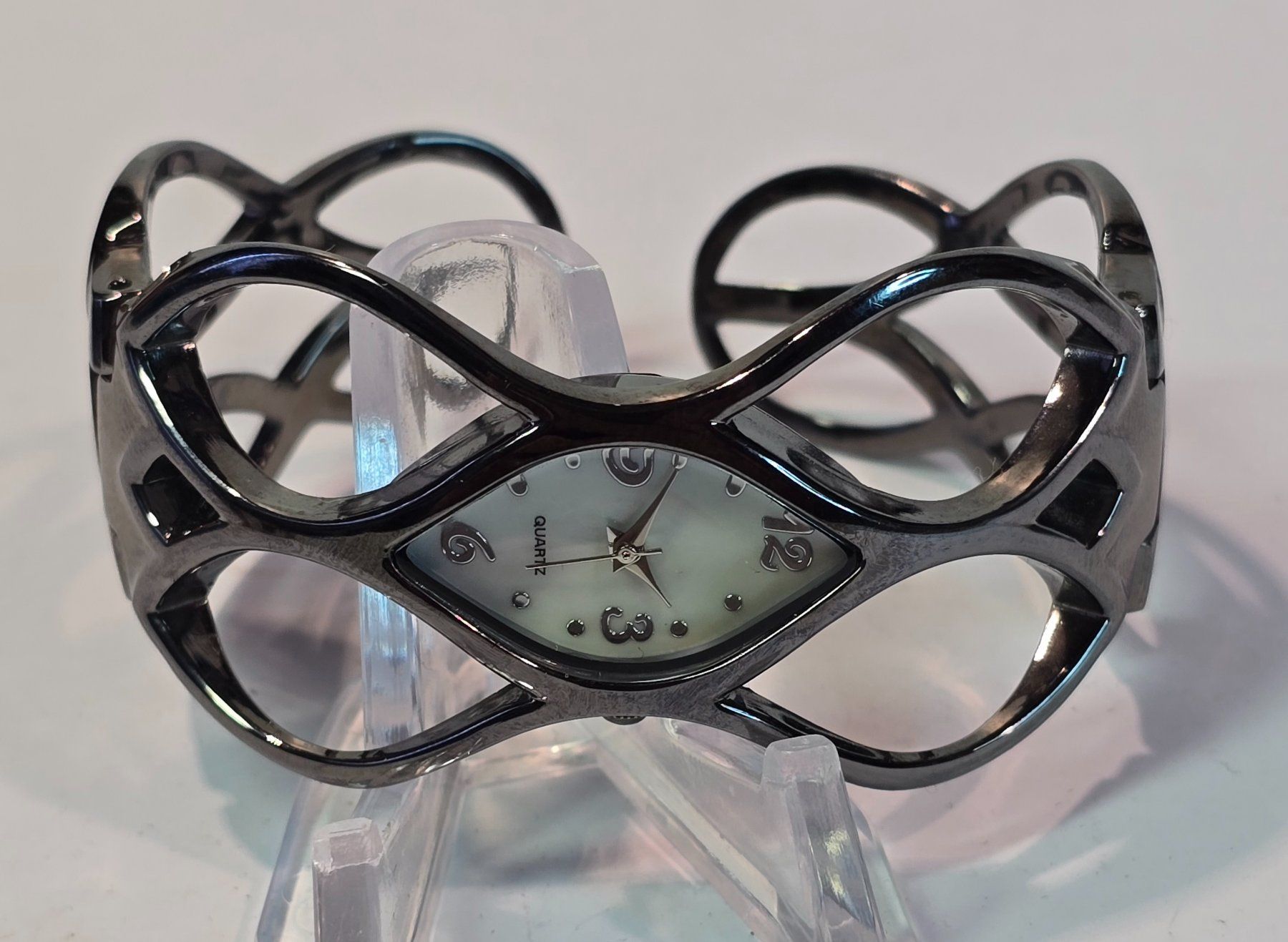 Montres: 2 Spangenuhren  NEU – D'occasion à Ennetbürgen par 50shafali53 3