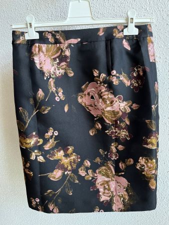 schwarzer Jupe mit Blumenmuster - Part Two