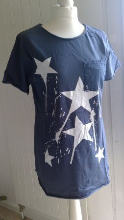 T-shirt bleu motifs étoiles blanches TODAY, taille M