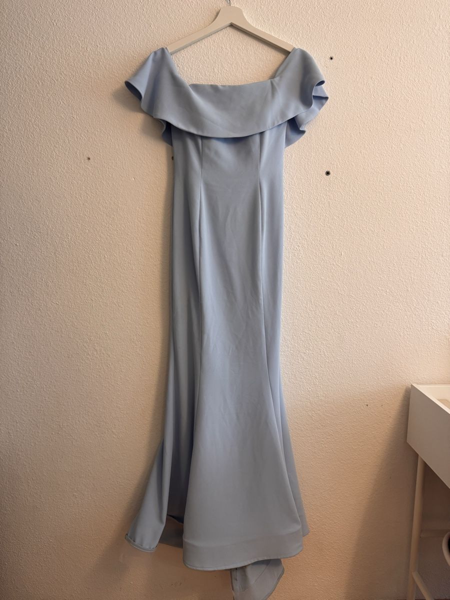 Robes: robe bleu clair de soirée  – D'occasion à Lausanne par Michel_Ozcan