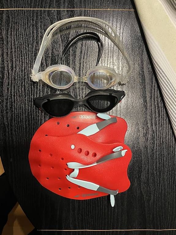 Brillen & Gläser: Schwimmenbrille und Paddles – Gebraucht aus St. Gallen von stb_sdb8 1