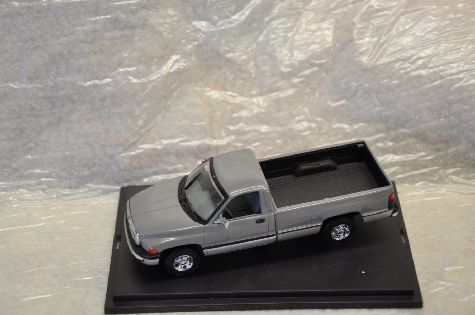 Dodge Modellini d'auto: Dodge Ram 2500 – Nuovo e nell'imballaggio originale da Ebnat-Kappel venduto da Aallerlei 4