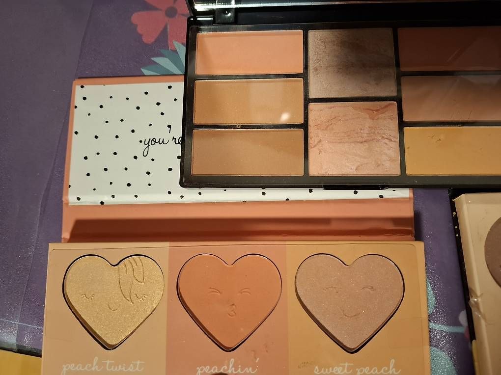 Make-up: Lotto blush e illuminanti – Usato da Hochdorf venduto da gal_w9hk 2