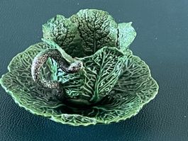 Florale Dekotasse mit Schlangenhenkel, Jose A. Cunho