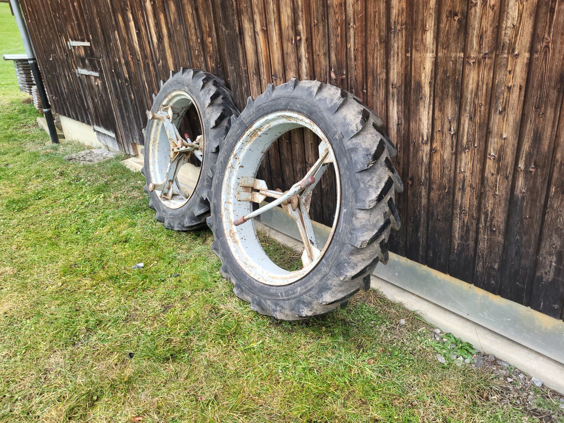 Michelin Pneumatici & Ruote complete: Doppelräder Traktor Müller 9.5-32 – Usato da Weissbad venduto da Milan041