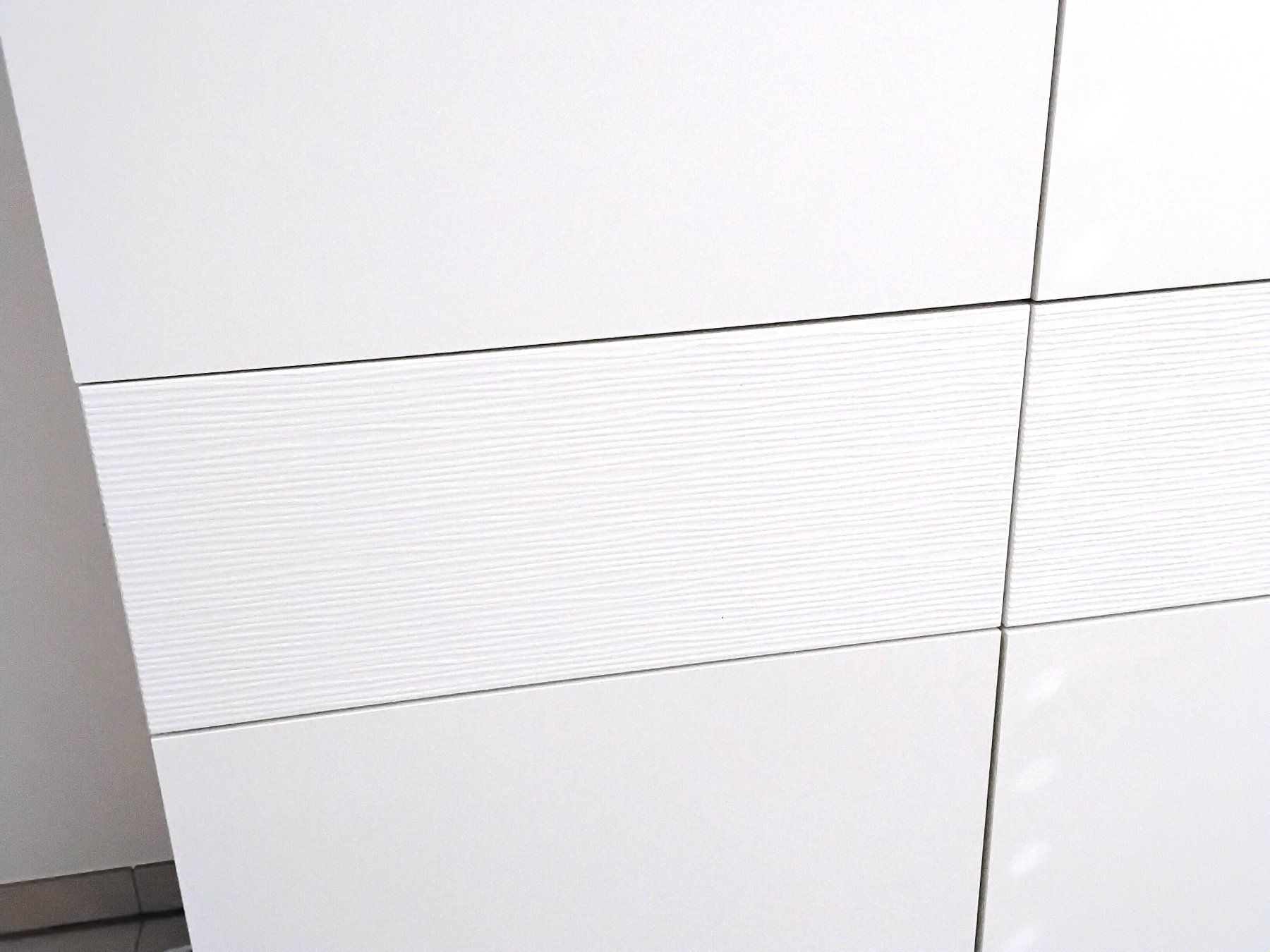 Pfister Scaffali: Elegantes Highboard Regal weiss – Usato da  venduto da  2