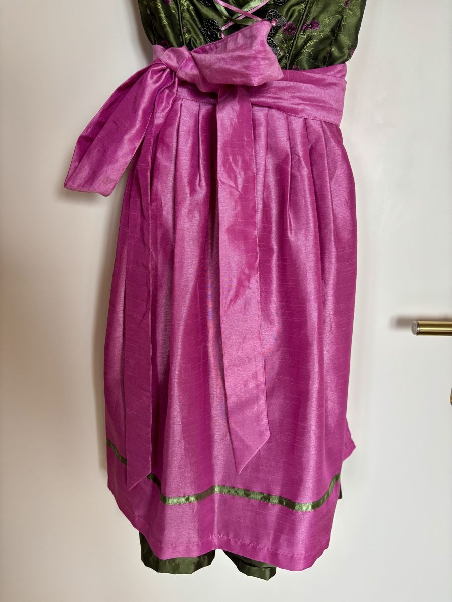 Kleider: Fesches Dirndl dunkelgrün pink – Gebraucht aus Uetikon am See von ansi2601 2