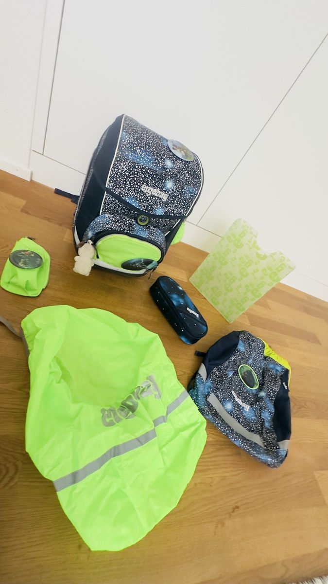 Ergobag Kindertaschen: Ergobag Galaxis Limited Schulranzen-Set mit LED Zip-Set & Re – Gebraucht aus Meggen von AuDa17