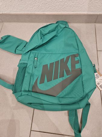 Neuer Nike Rucksack in Grün - Top für Schule/Freizeit!