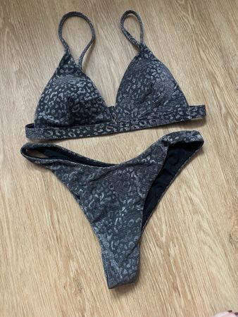 Bikini in Glitzer Leomuster