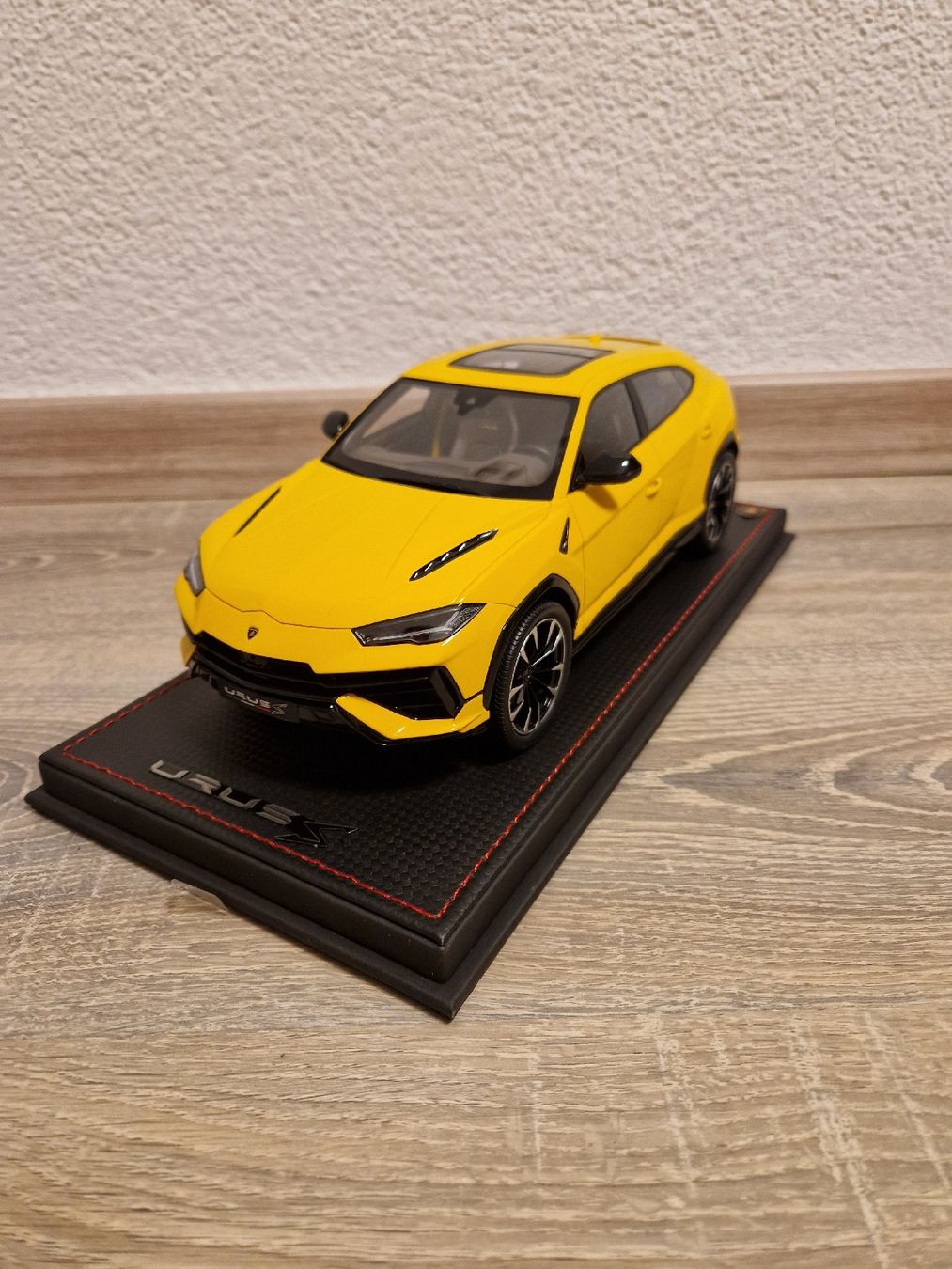 Lamborghini Modellautos: Lamborghini Urus Modellauto Gelb 1:18 MR Collection – Neu und originalverpackt aus Studen BE von Continentalcollector 7