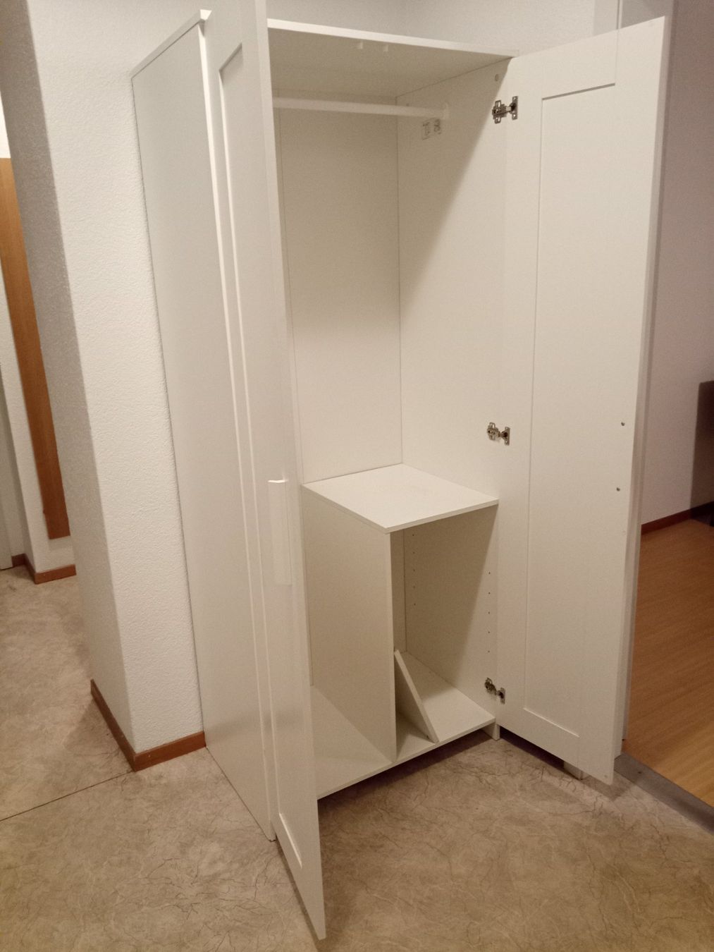 Ikea Armadi: Ikea Kleiderschrank weiss – Usato da Fribourg venduto da ffr_ytd2 1