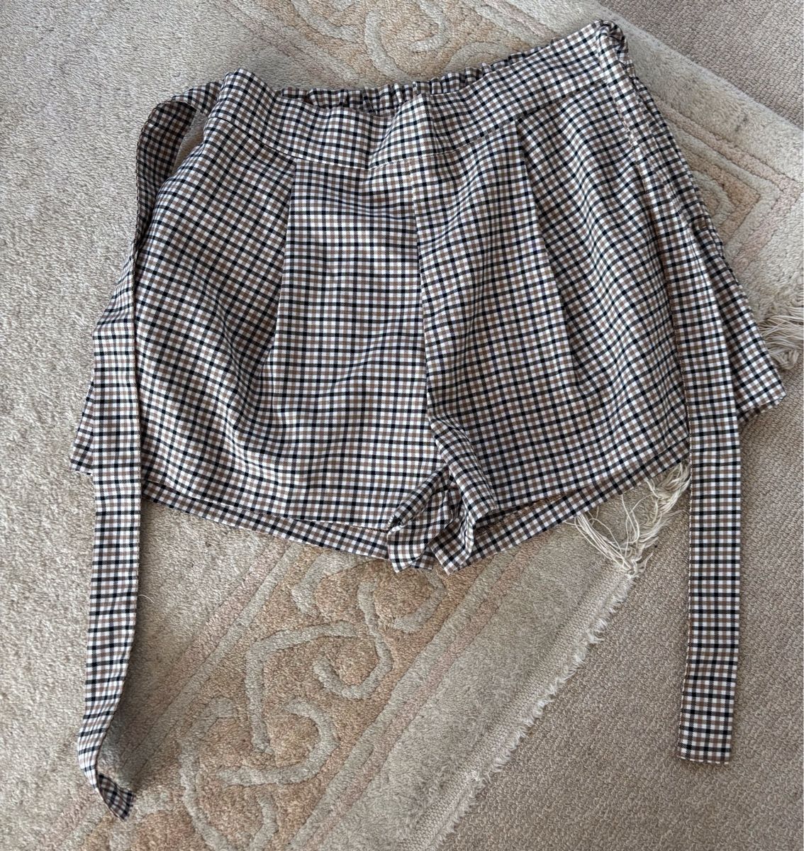 H&M Pantaloni: Shorts – Usato da Eggersriet venduto da car_w5cl 4