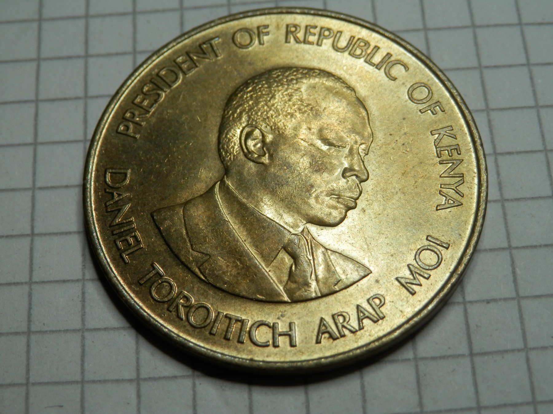 Tutti le monete: Kenia  10 Cent, 1990 – Usato da Weiach venduto da weiach81