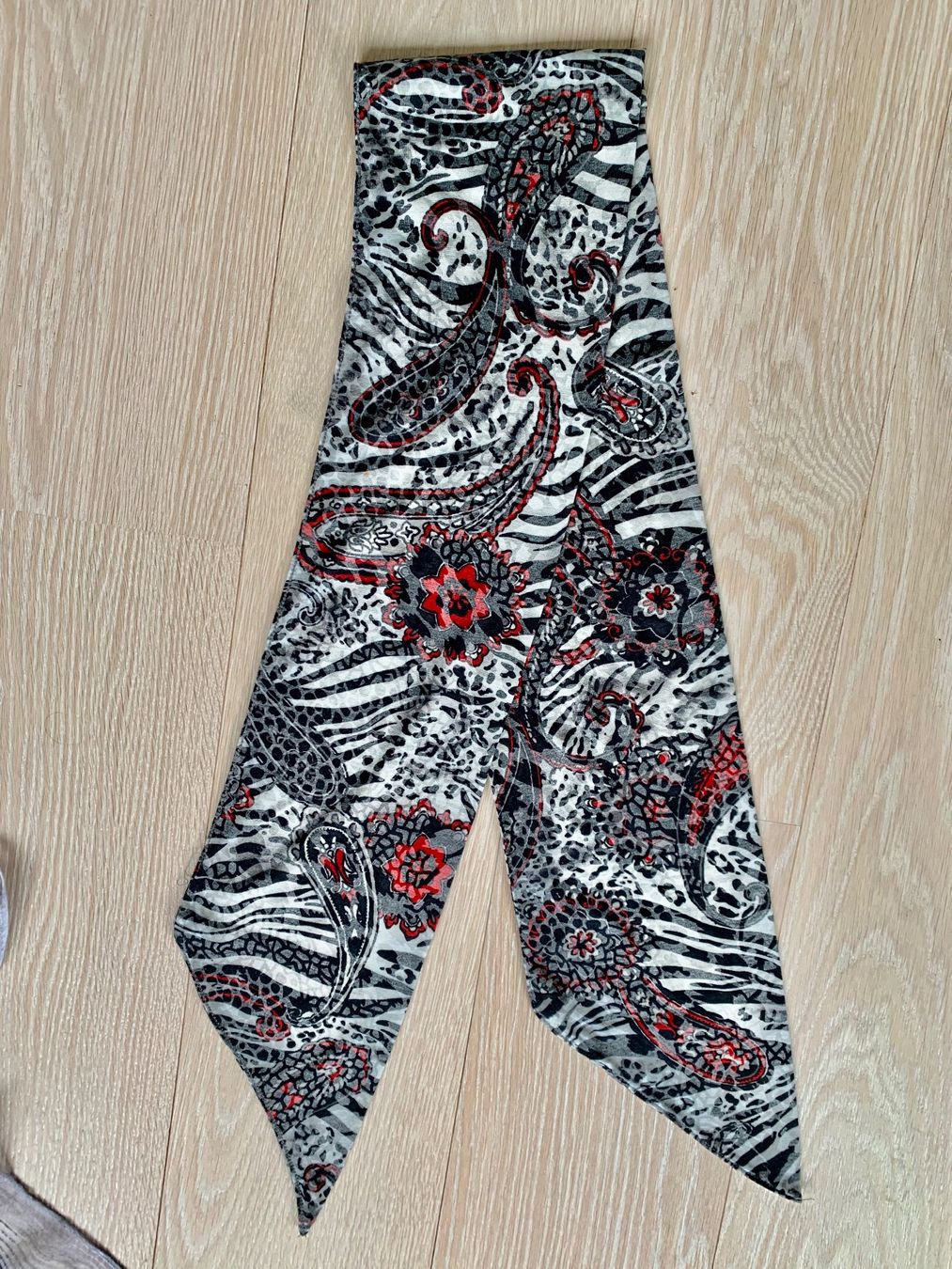 Foulard & Sciarpe: 3 Sommer Schals: Leoprint, Weiss, Grau – Usato da Schwanden GL venduto da Cicala 5