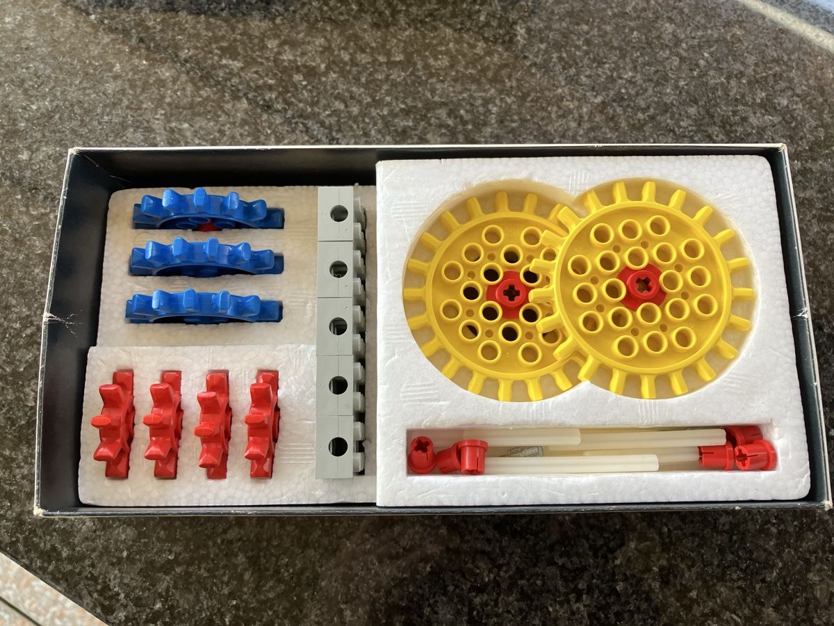 Lego Jeux de construction: Lego System Set 802 Zahnräder Sortiment mit Karton – D'occasion à Willisau par son_lq7g 2