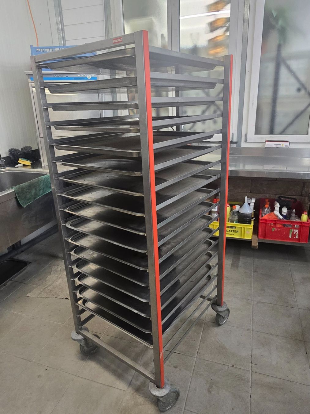 Komplettküchen: Franke Backblechwagen mit 15 Einschüben gebraucht – Gebraucht aus Niederrohrdorf von Carinhoso 1
