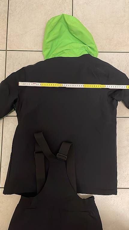 Tute: Tuta da sci da bambino  – Usato da Biasca venduto da gregoriomauro