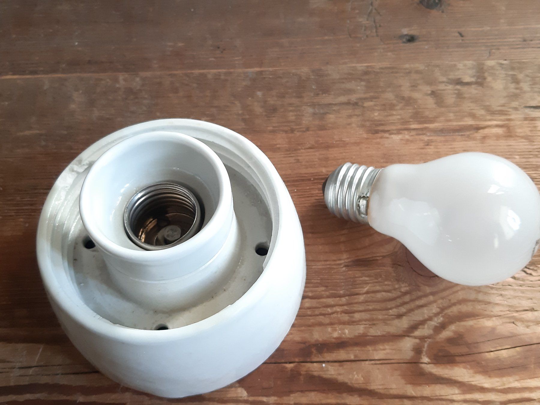 Kronleuchter & Deckenlampen: Alte Kugel Deckenleuchte Glas / Keramik E27 – Gebraucht aus Volketswil von bauteilverwerter 1