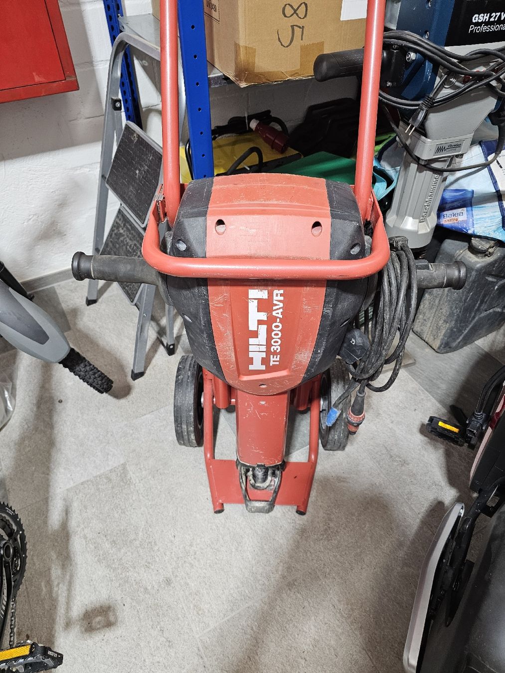 Hilti Tous les outils: Abbruchhammer Hilti  – D'occasion à Zürich par adi0111