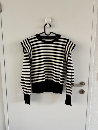 Schicker Pulli mit Streifenmuster!
