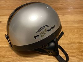 Topfhelm silbern mit Streifen