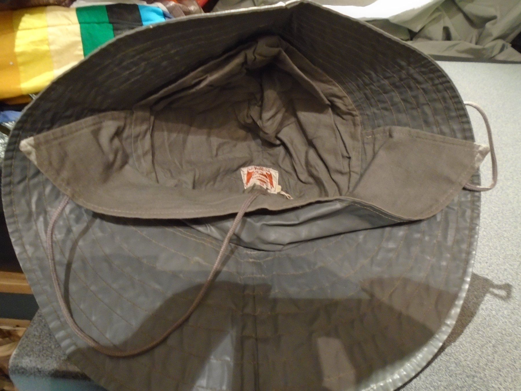 Chapeaux, bonnets & casquettes: Regenhut Grösse 58, Fritsch, grau – D'occasion à Zürich par abraxas1291 2