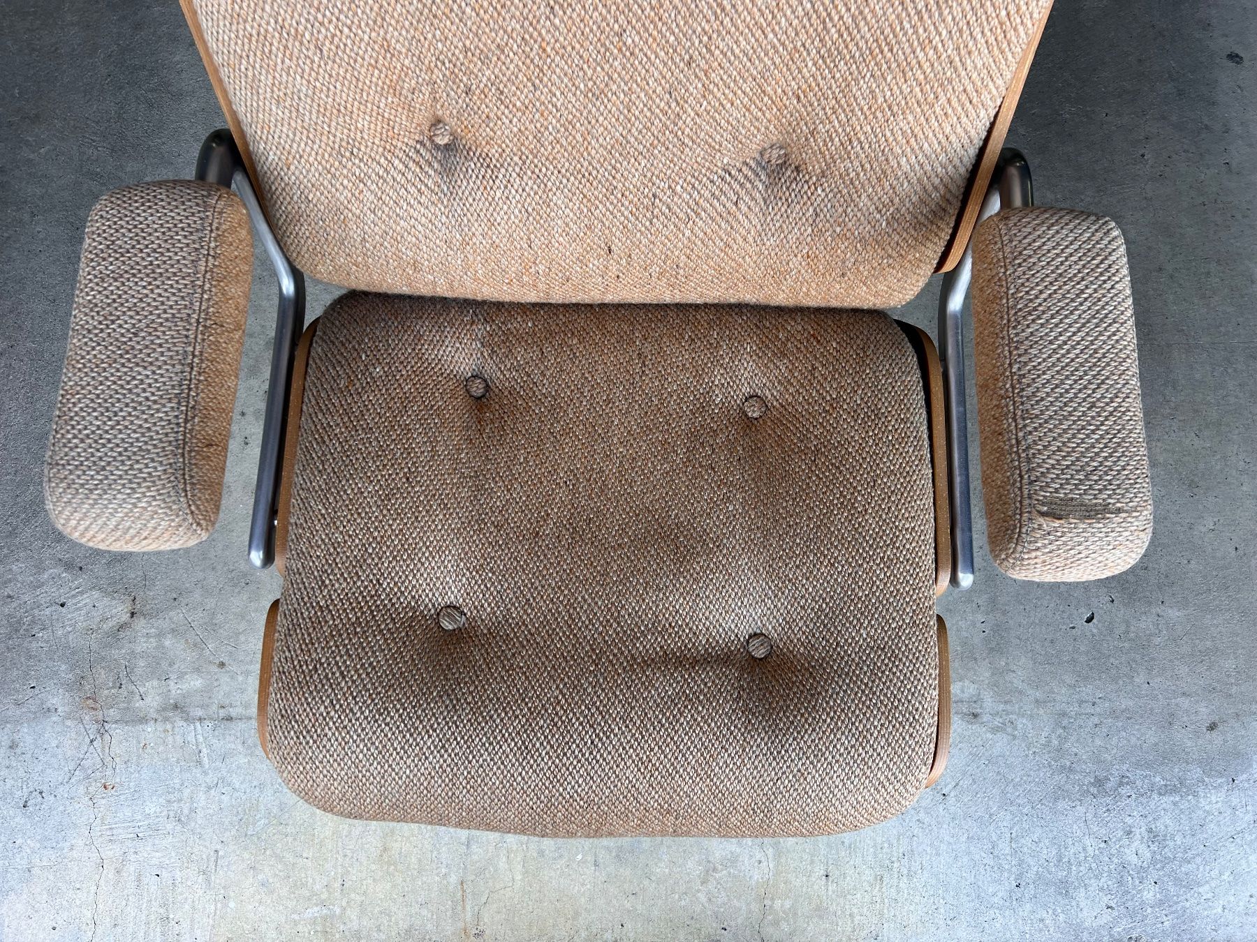 Giroflex Poltrone: CHEFBÜROSESSEL - GIROFLEX Version des Eames Lounge Chairs. – Usato da Ermatingen venduto da DEESSEM 5