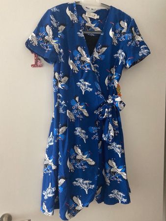 Schönes Wickelkleid