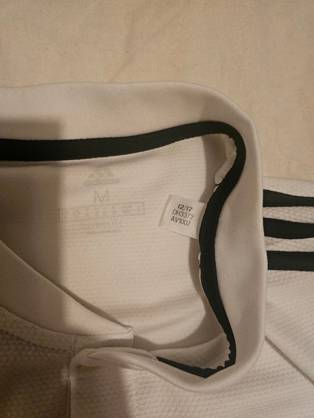 Real Madrid Leibchen & Hosen: Maillot Real Madrid saison 2018-2019 / DH3372 – Gebraucht aus Epalinges von Kont1 2