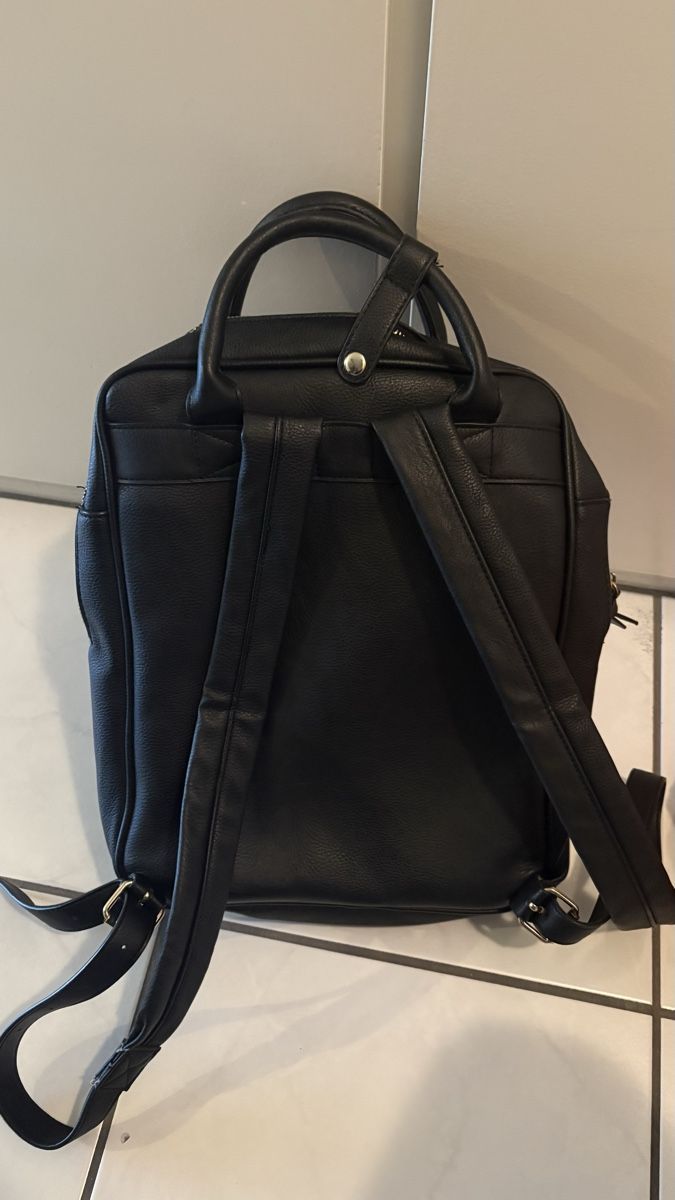 Rucksäcke: Rucksack schwarz, kunstleder – Gebraucht aus Bern von best.secondhand 1