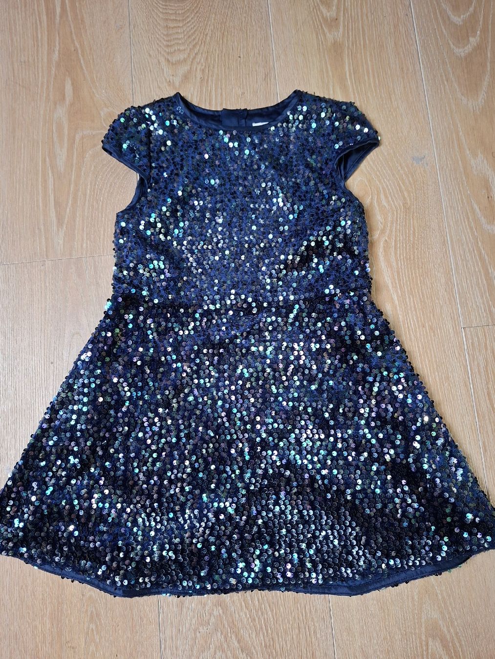 C&A Vestiti & Gonne: Pailettenkleid Gr. 116 – Usato da Obfelden venduto da xcorinax