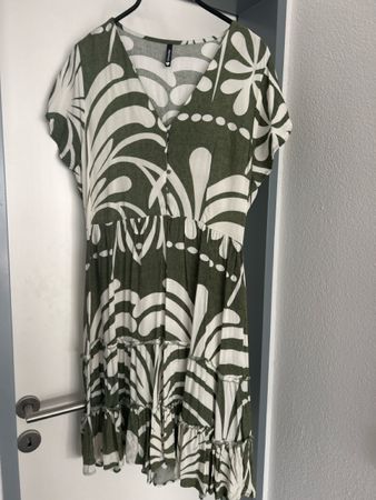 Sommerkleid von Chicoree, Grösse M, grün-weiss
